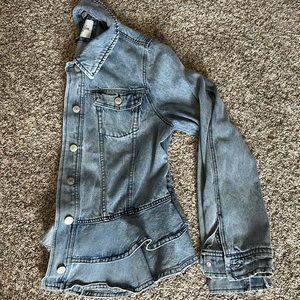 Ashley Vintage Charm Tilly’s Denim Jacket Ruffle Hem Sz. L like new